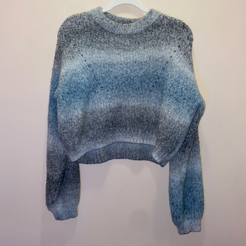 Cropped knit blue sweater